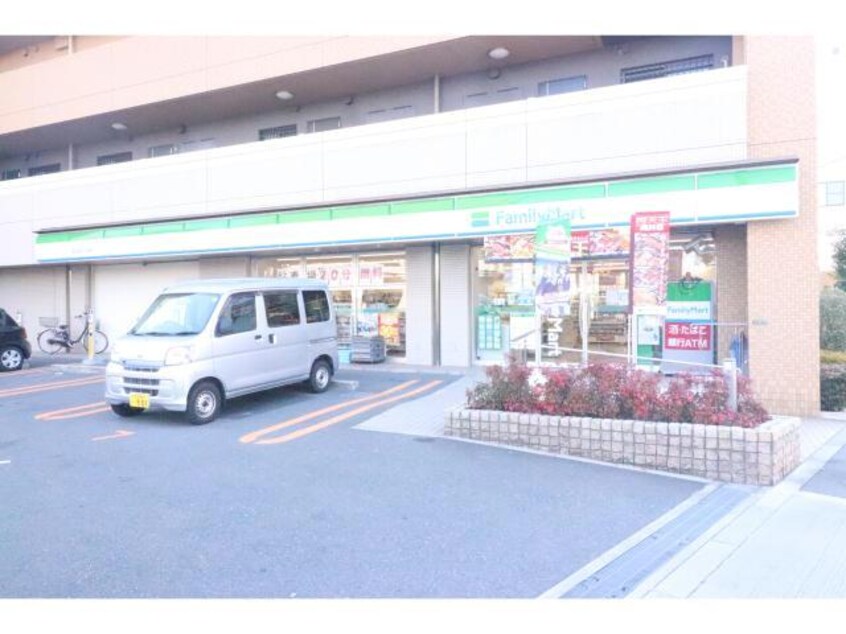 ファミリーマート本庄西三丁目店(コンビニ)まで349m Alivis北梅田