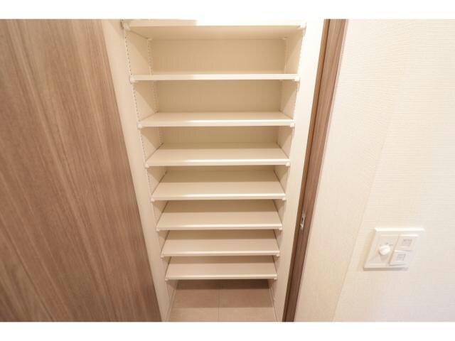  コンフォリア・リヴ本町WEST　Q