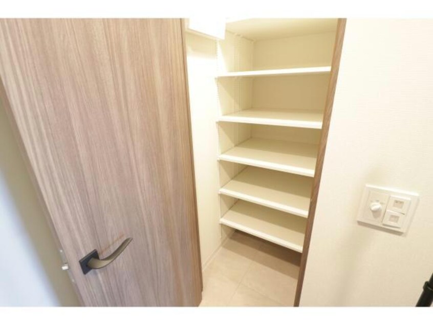  コンフォリア・リヴ本町WEST　Q