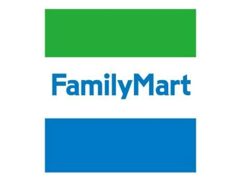 ファミリーマート堂島北店(コンビニ)まで166m クレストコート堂島