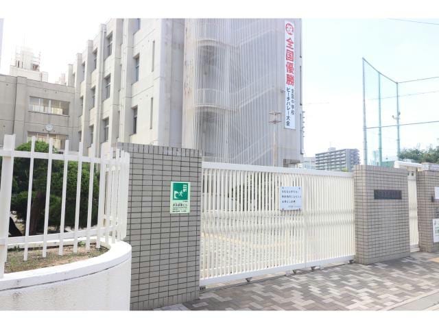 大阪市立西中学校(中学校/中等教育学校)まで1346m ルフォンプログレ新町