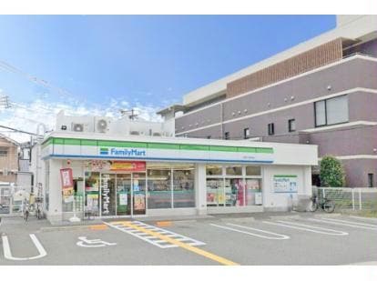 ファミリーマート新高小学校前店(コンビニ)まで234m プレジオ三国ASIAN