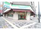 ファミリーマート梅田中津店(コンビニ)まで319m ザ・パークハウス大阪梅田タワー