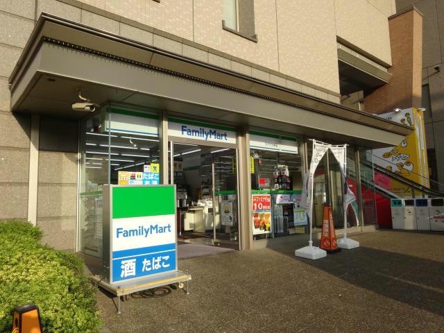 ファミリーマートラグザ大阪店(コンビニ)まで201m トレイル上福島