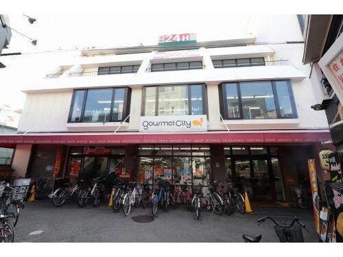 グルメシティ都島本通店(スーパー)まで542m プレサンス京橋GREEN　YARDアルミラ