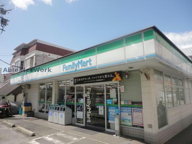 ファミリーマート赤池駅前店(コンビニ)まで375m 早川ヴィラ