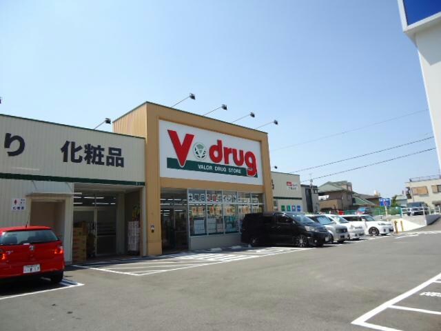 V・drug万場山店(ドラッグストア)まで684m 楼蘭滝の水