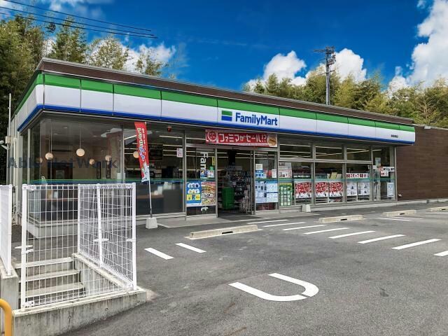 ファミリーマート東郷諸輪店(コンビニ)まで800m ルミナスハイツ