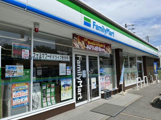ファミリーマート日進藤島店(コンビニ)まで952m プリメゾンフーガ