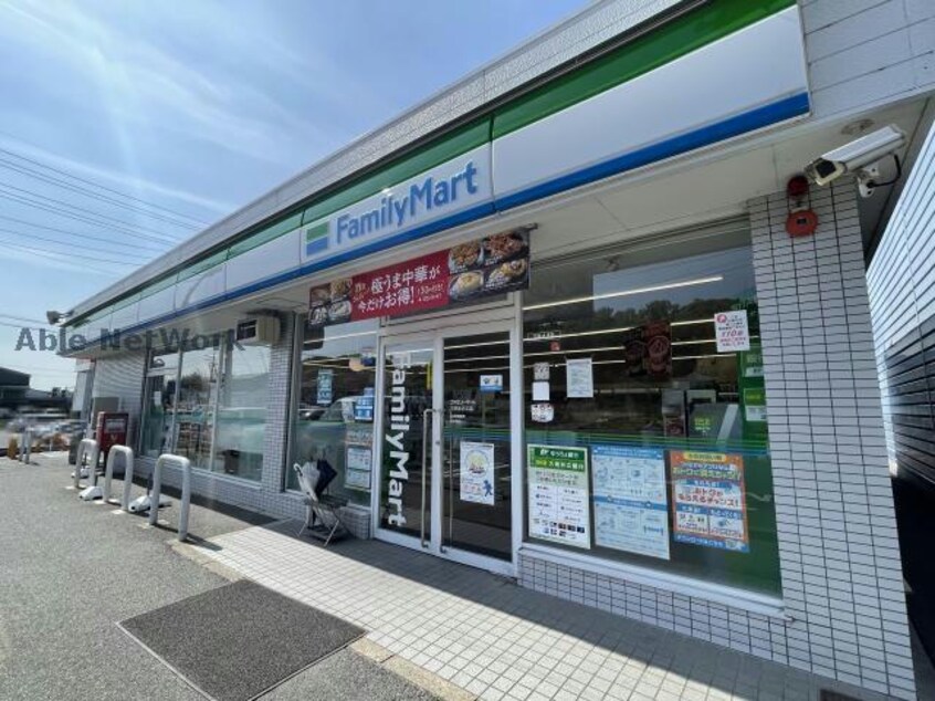 ファミリーマート三好あざぶ店(コンビニ)まで813m メゾンあざぶB