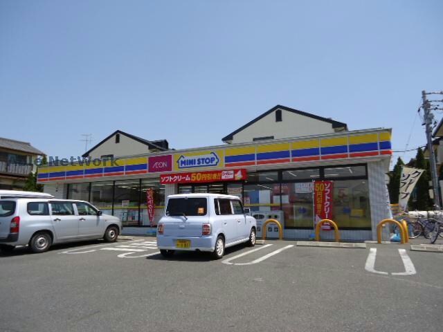 ファミリーマート緑砂田店(コンビニ)まで165m メゾン・ド・ＫＳ