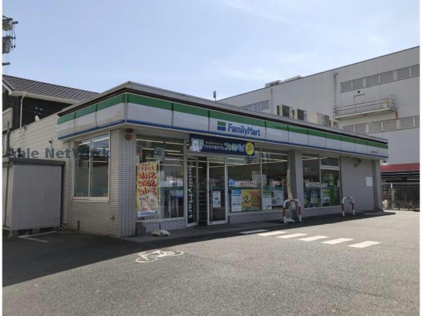 ファミリーマート緑浦里三丁目店(コンビニ)まで367m セルティ鳴海