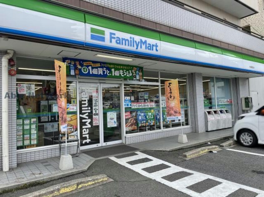 ファミリーマート大高駅前店(コンビニ)まで542m ファミール江明