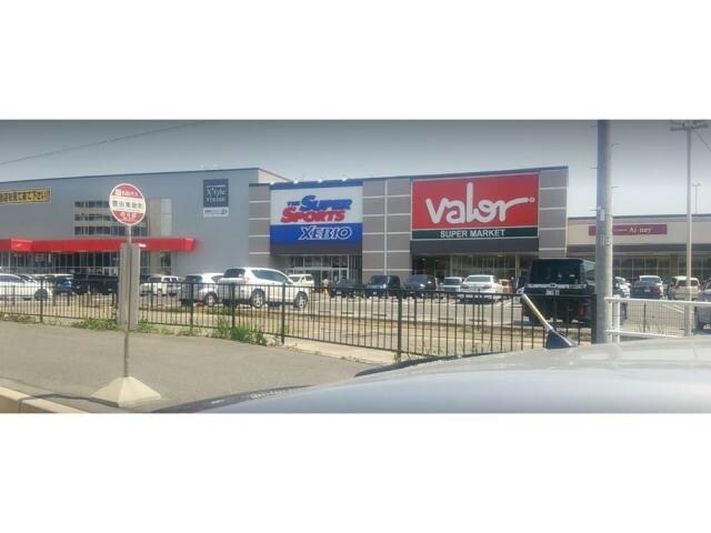 バロー東新町店(スーパー)まで2656m Surplus Two 金田荘