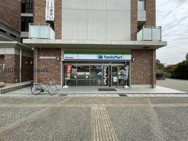 ファミリーマート豊田浄水駅前店(コンビニ)まで475m ビクトリア浄水