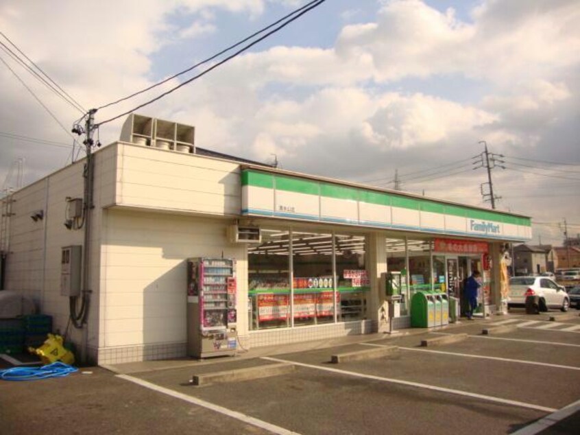 ファミリーマート清水山店(コンビニ)まで304m ソレアード清水山