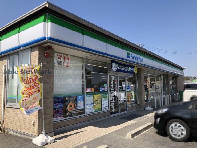 ファミリーマート日進白山店(コンビニ)まで726m ホワイトピア岩崎