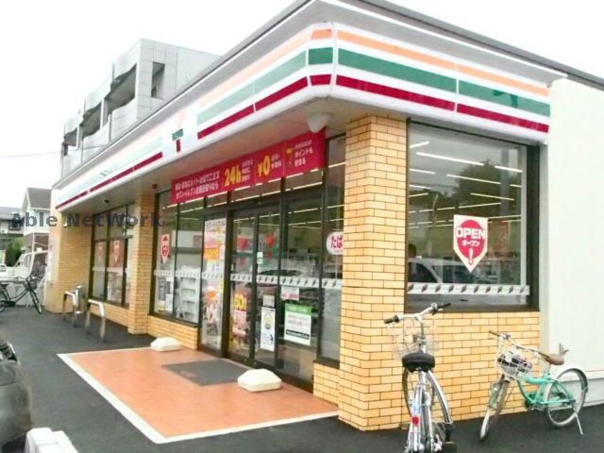 セブンイレブン日進香久山店(コンビニ)まで656m D-room岩崎台 A棟