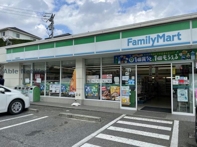 ファミリーマート大高倉坂店(コンビニ)まで591m グリーンシティ大高