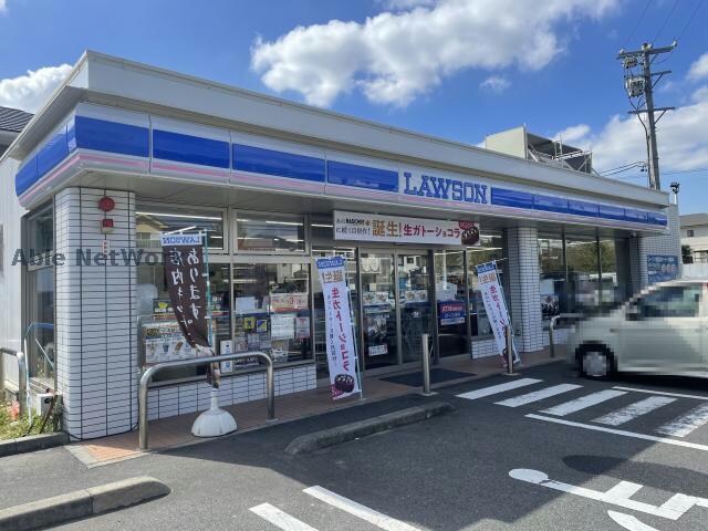 ローソン緑区滝ノ水店(コンビニ)まで697m サニーヒルズ鳴丘