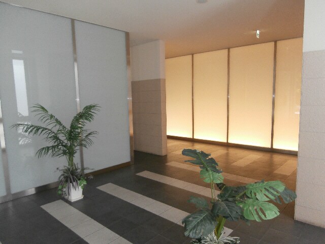  大阪メトロ御堂筋線/中津駅 徒歩3分 8階 築18年