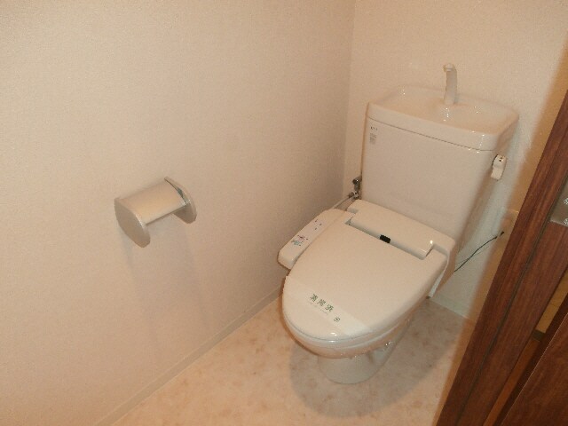  大阪メトロ御堂筋線/中津駅 徒歩3分 8階 築18年