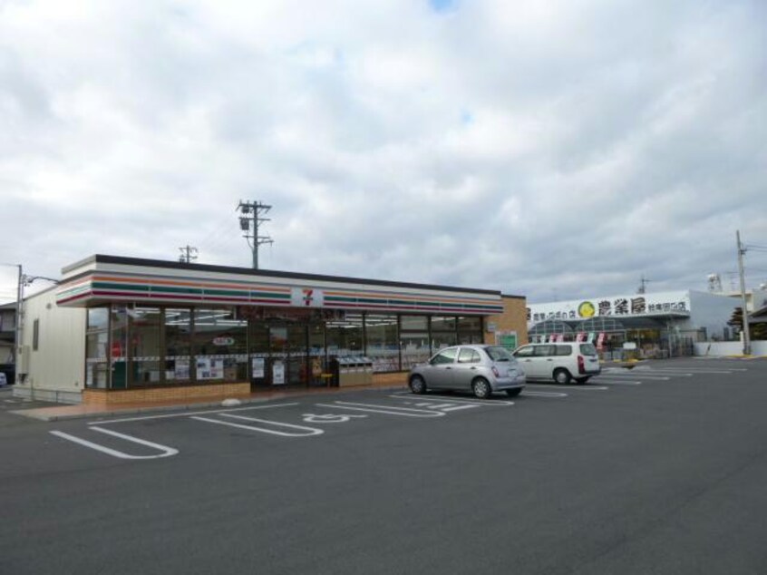 セブンイレブン鈴鹿岡田1丁目店(コンビニ)まで877m 弓削ハイツ