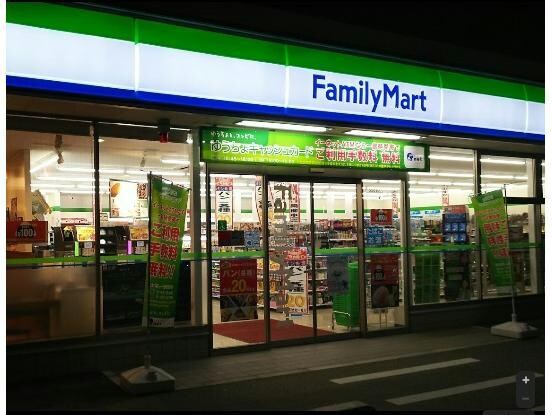 ファミリーマート鈴鹿南玉垣町店(コンビニ)まで652m アーバンハイツ Ｃ棟