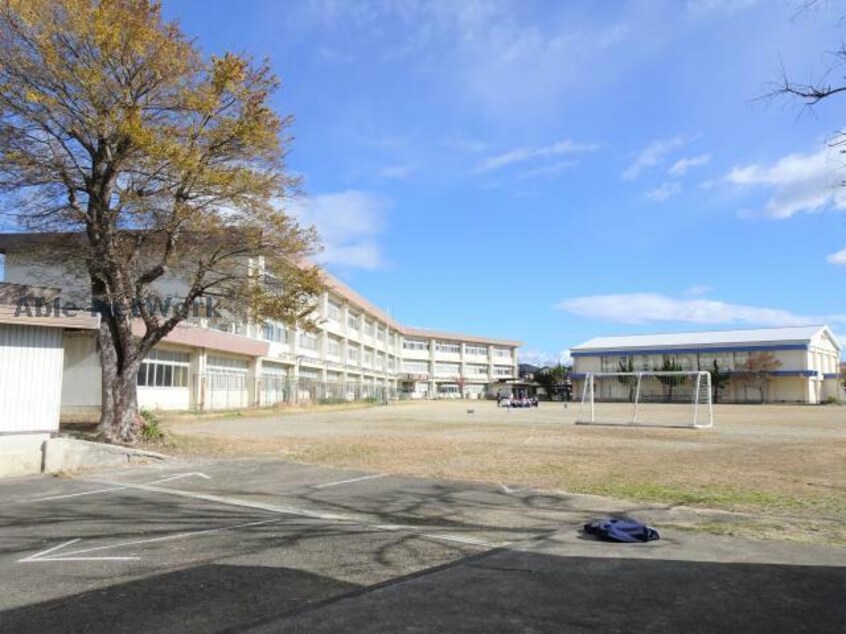 鈴鹿市立鼓ケ浦小学校(小学校)まで891m ビアリッツ ＳＵＺＵＫＡ