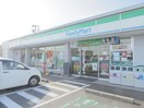 ファミリーマート鈴鹿寺家店(コンビニ)まで961m ミルフィーユ