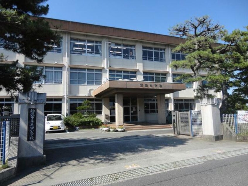 鈴鹿市立箕田小学校(小学校)まで1996m レジデンス若松