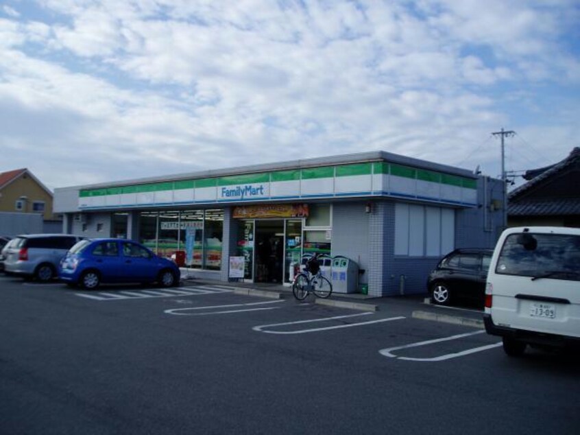 ファミリーマート鈴鹿寺家店(コンビニ)まで890m セレッソＫ