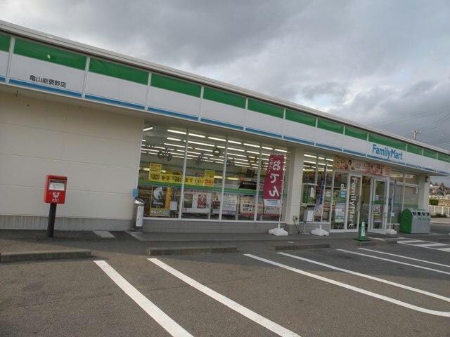 ファミリーマート亀山能褒野店(コンビニ)まで2204m セント・イリスⅡ