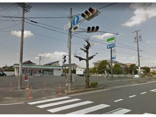 ファミリーマート鈴鹿稲生店(コンビニ)まで632m ティーツリー