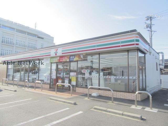 セブンイレブン鈴鹿寺家町店(コンビニ)まで281m コンフォート・アルファ