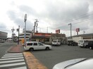 吉野家亀山店(その他飲食（ファミレスなど）)まで1299m ロイヤルステージ・アイＥ