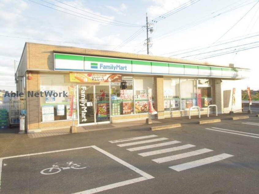 ファミリーマート鈴鹿末広南店(コンビニ)まで562m 大野アパート