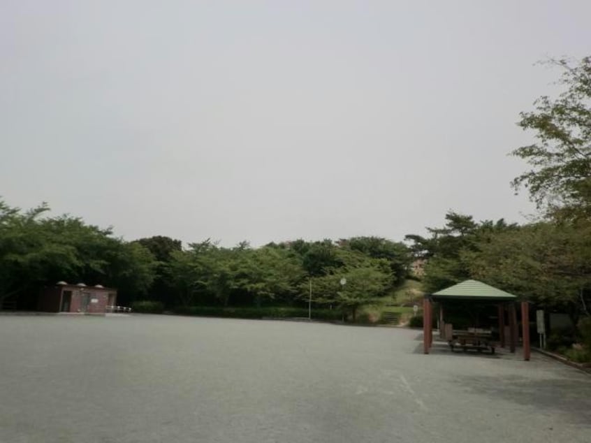 海のみえる岸岡山緑地(公園)まで1030m ポーラスター