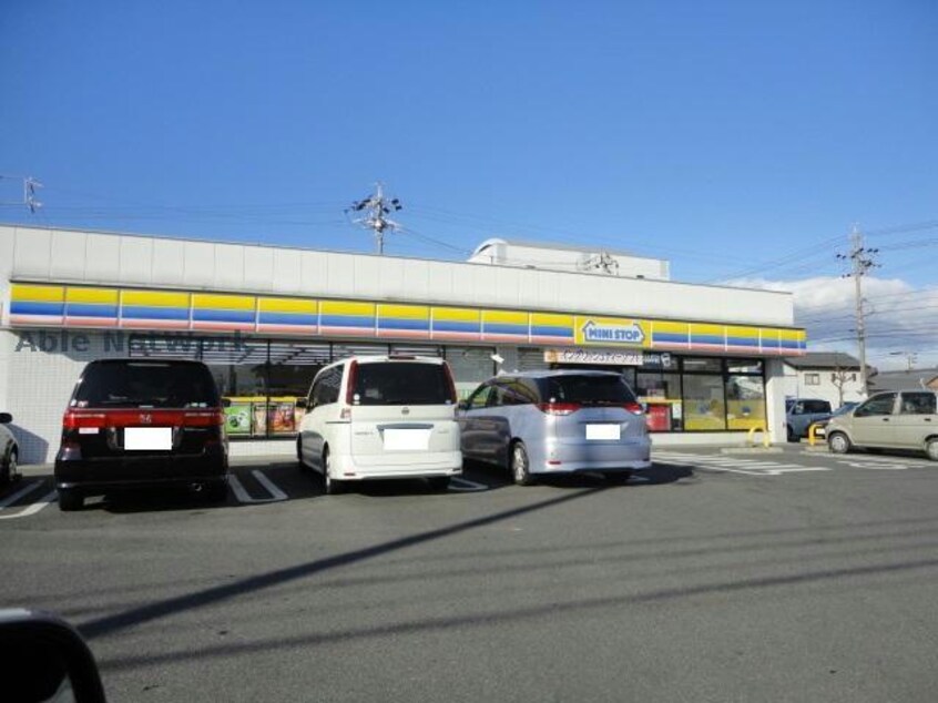 ミニストップ鈴鹿西条店(コンビニ)まで804m ミルキーⅡ