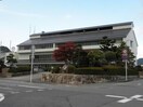 亀山市関支所(役所)まで1011m サンハイツ