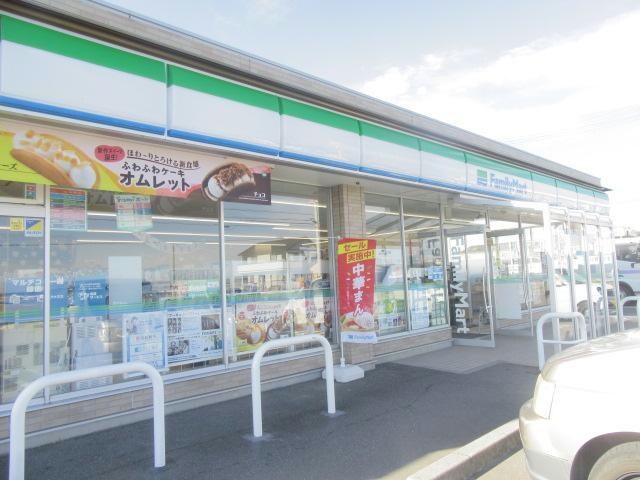 ファミリーマート鈴鹿北堀江町店(コンビニ)まで769m コーポラ・メール