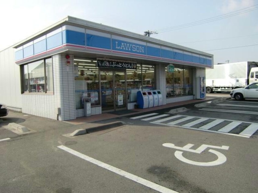 ローソン鈴鹿南玉垣店(コンビニ)まで864m ウッドベルステージ