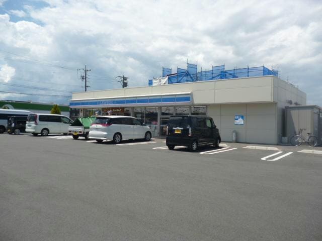 ローソン鈴鹿三日市町店(コンビニ)まで787m サクシード三日市