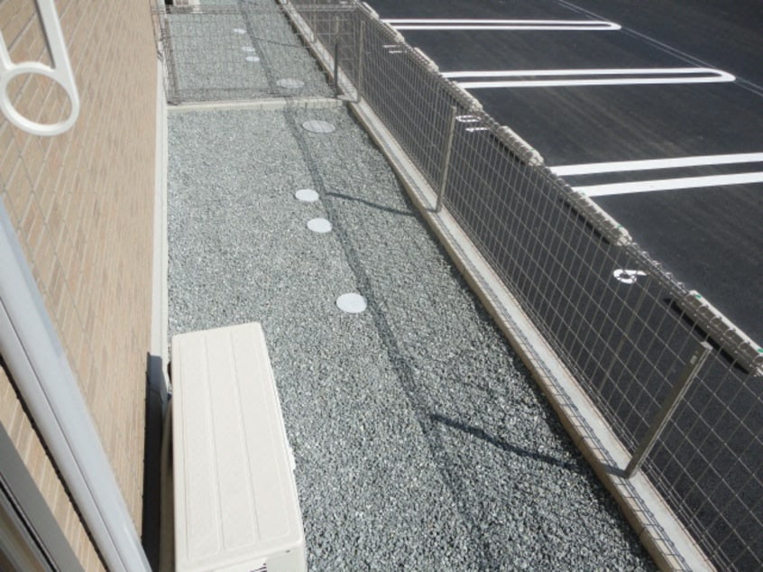 2Fはバルコニー、1Fはテラス※別部屋(参考)仕様 シダーフィールドＡ棟