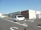 ファミリーマート鈴鹿南玉垣町店(コンビニ)まで476m Villageさくら