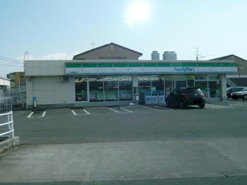 ファミリーマート鈴鹿岡田店(コンビニ)まで365m ソラーナ