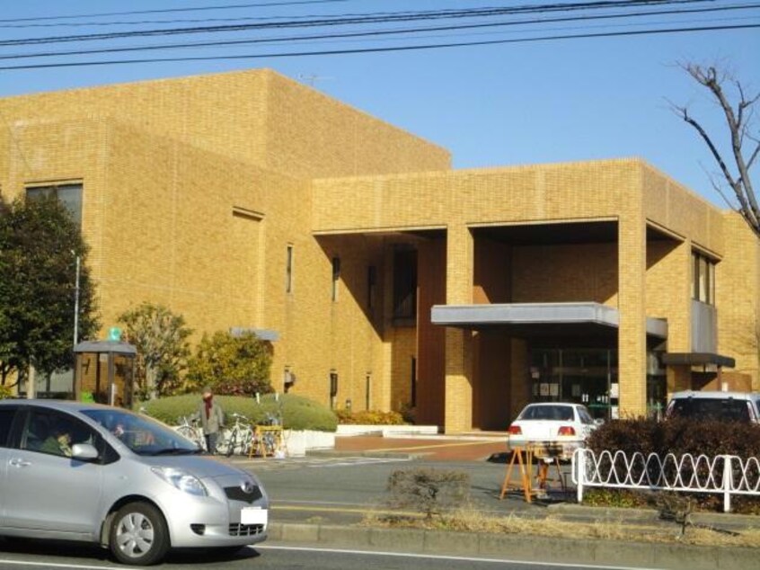 鈴鹿市立図書館(図書館)まで1415m カレン橘