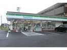 ファミリーマート末広町店(コンビニ)まで771m レクイアーレ72　Ｄ