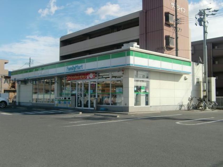 ファミリーマート鈴鹿中江島町店(コンビニ)まで361m メルベーユM