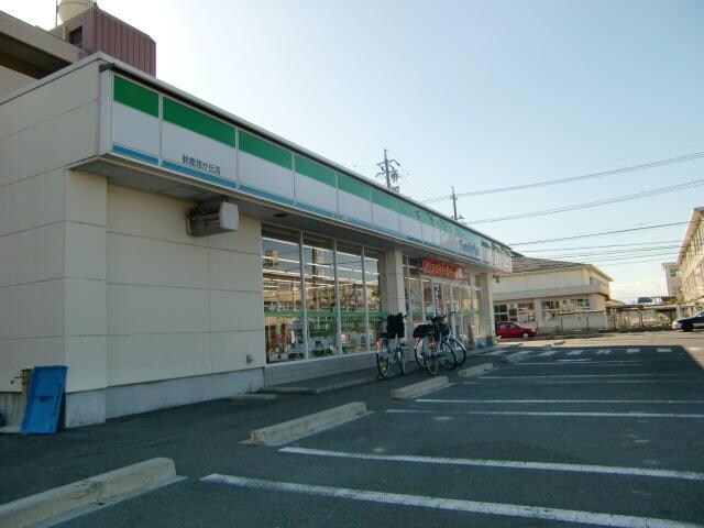 ファミリーマート末広町店(コンビニ)まで717m コートハウス安塚